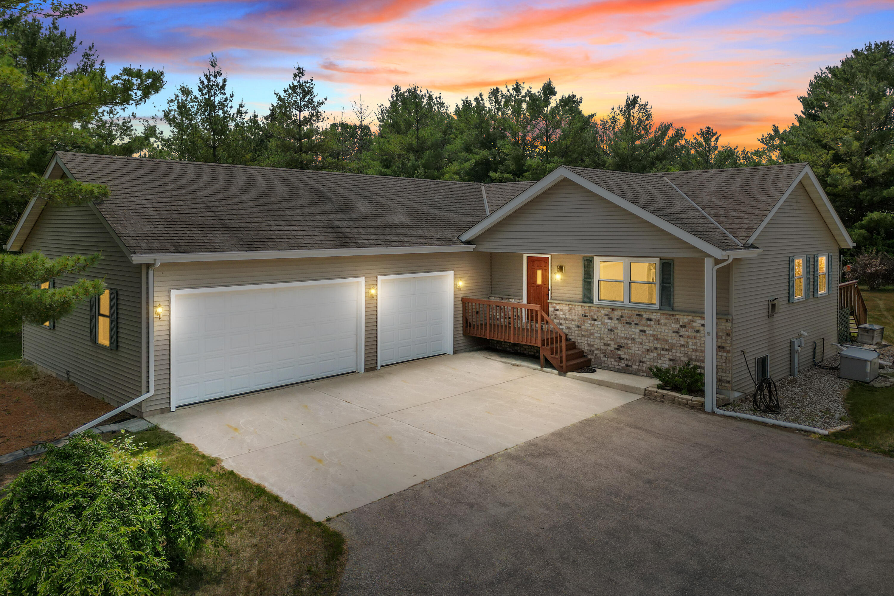 Property Photo: 7535 Jills Ct WI 53090