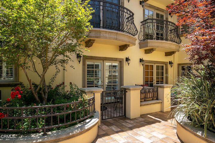 Property Photo: 457 S Marengo Avenue 17 CA 91101