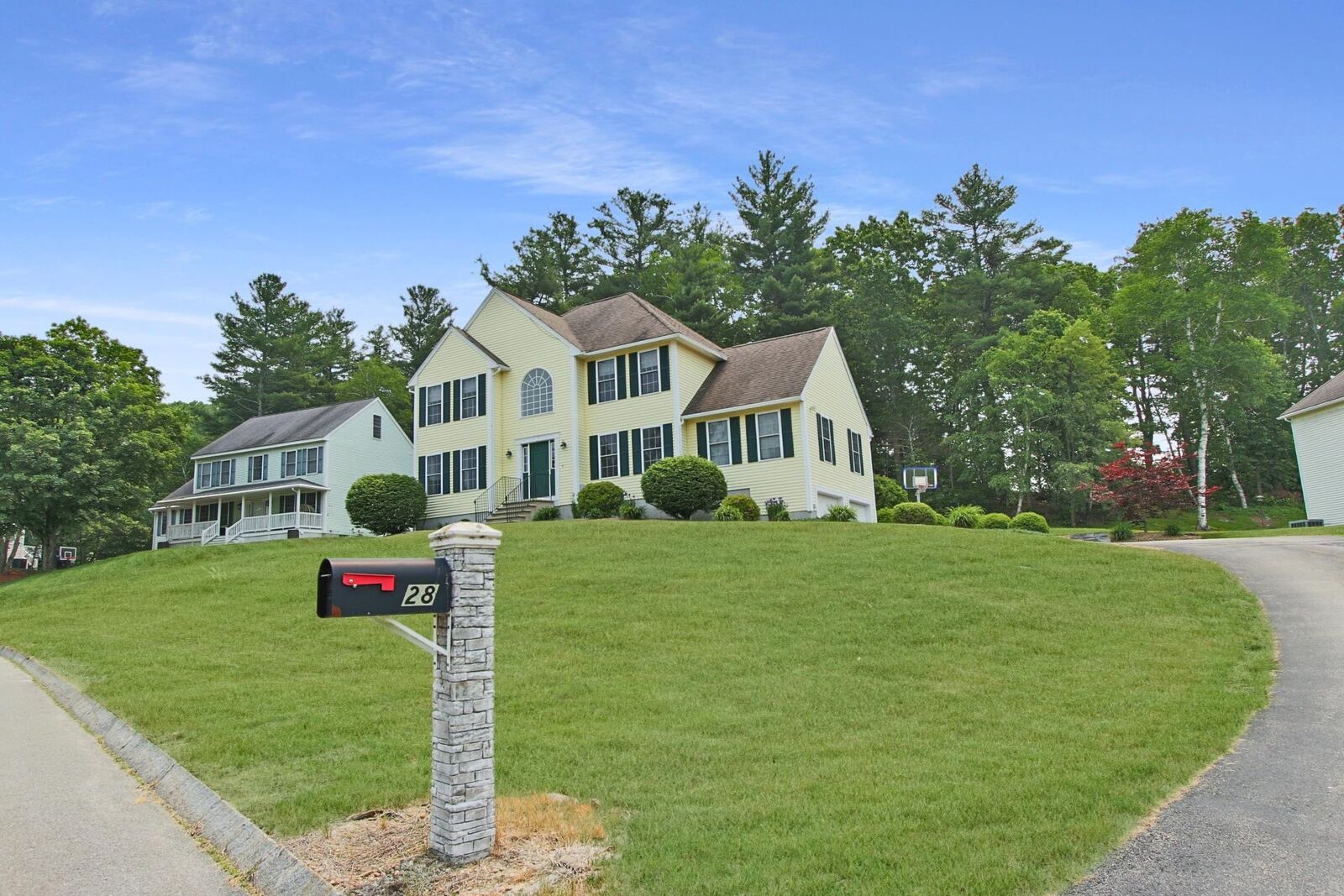 Property Photo:  28 Bradford Circle  NH 03051 