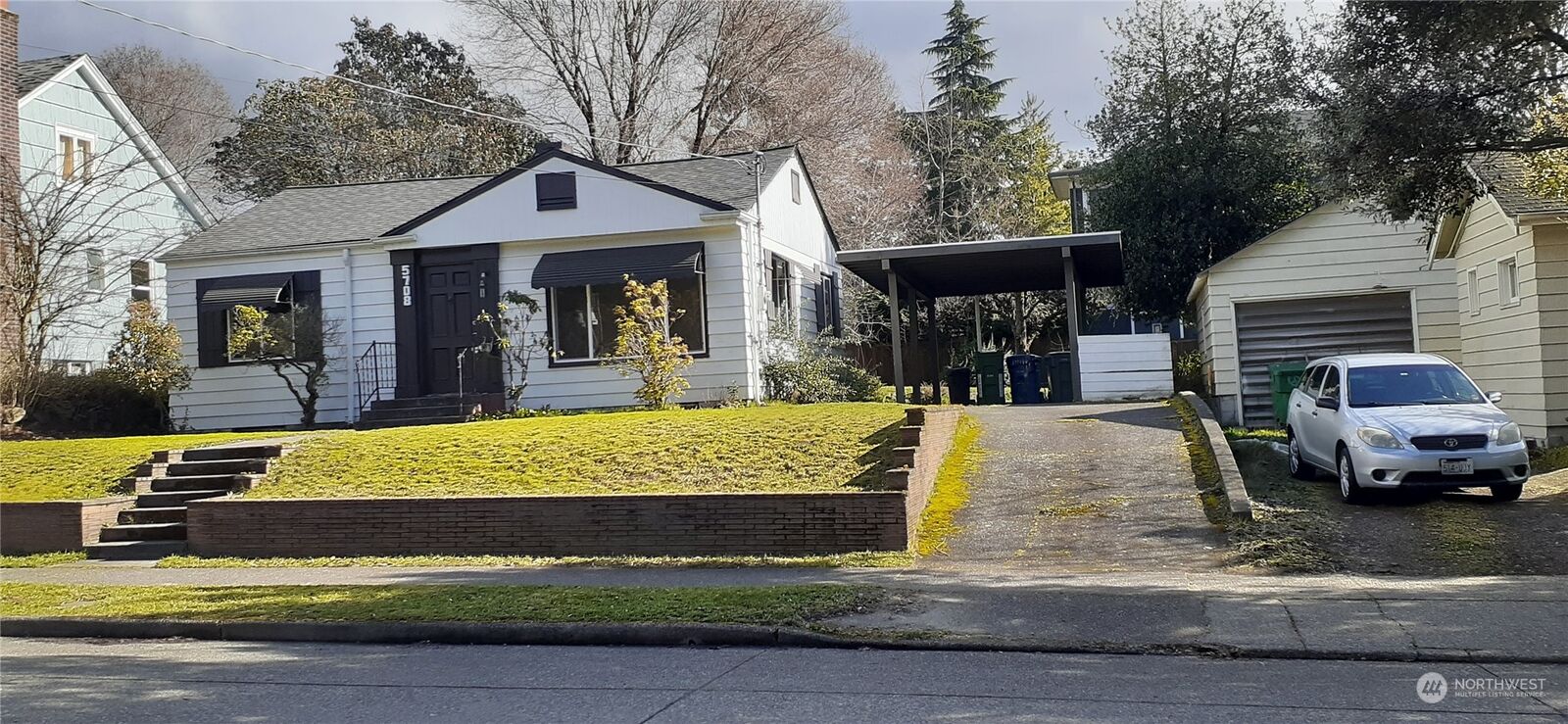 Property Photo:  5708 40th Avenue NE  WA 98105 