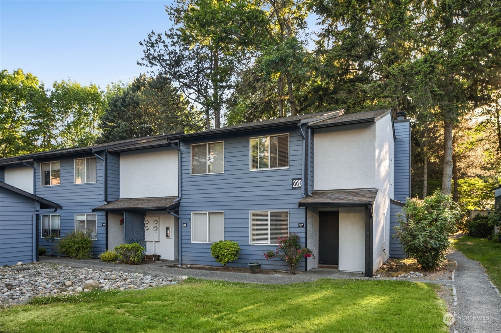 Property Photo:  220 Newport Way NW E-37  WA 98027 