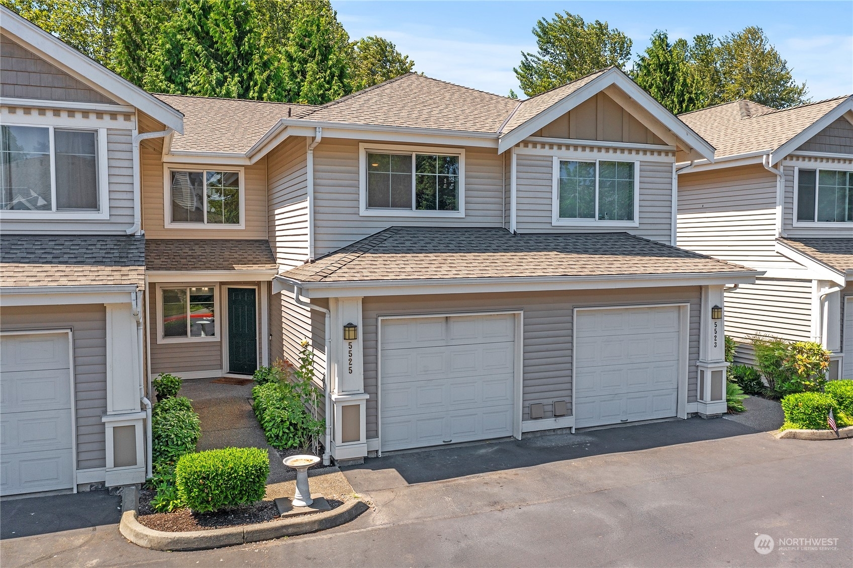 Property Photo: 5525 S 231st Place 12-2 WA 98032