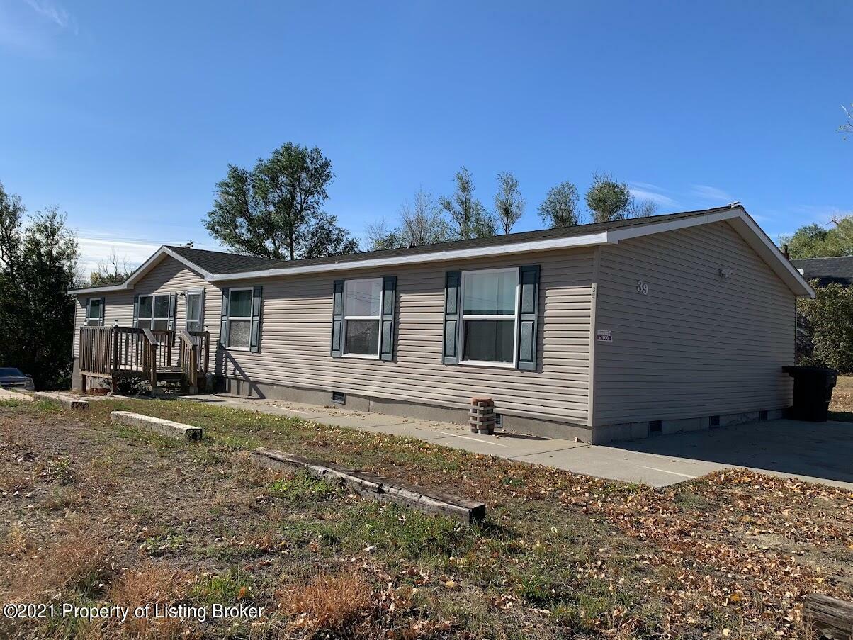 Property Photo:  39 3rd Avenue SW  ND 58640 
