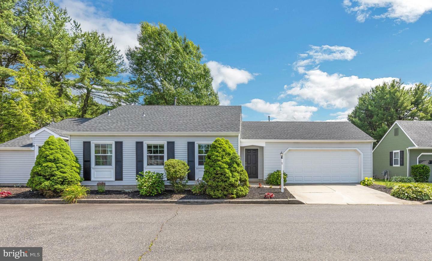 Property Photo:  7 Woodmont Court  NJ 08055 