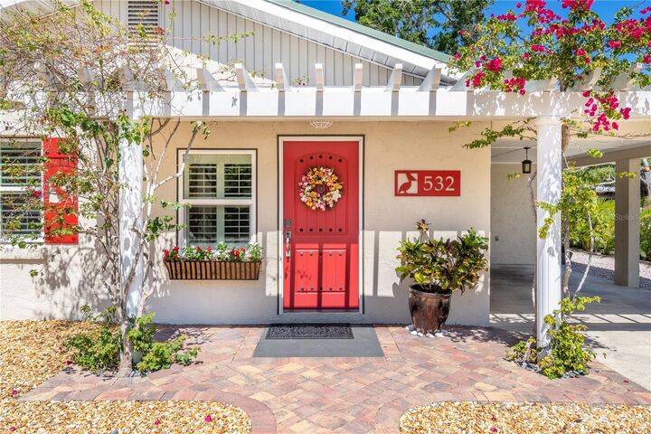 Property Photo:  532 Riviera Street  FL 34285 