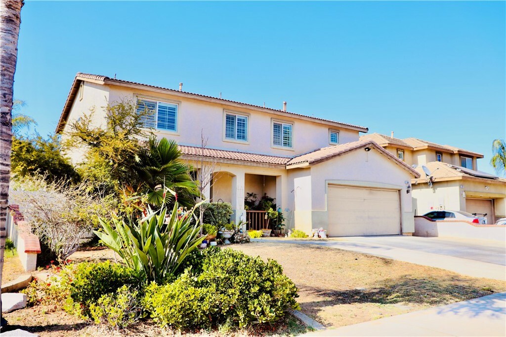 Property Photo:  164 Galileo Lane  CA 92571 