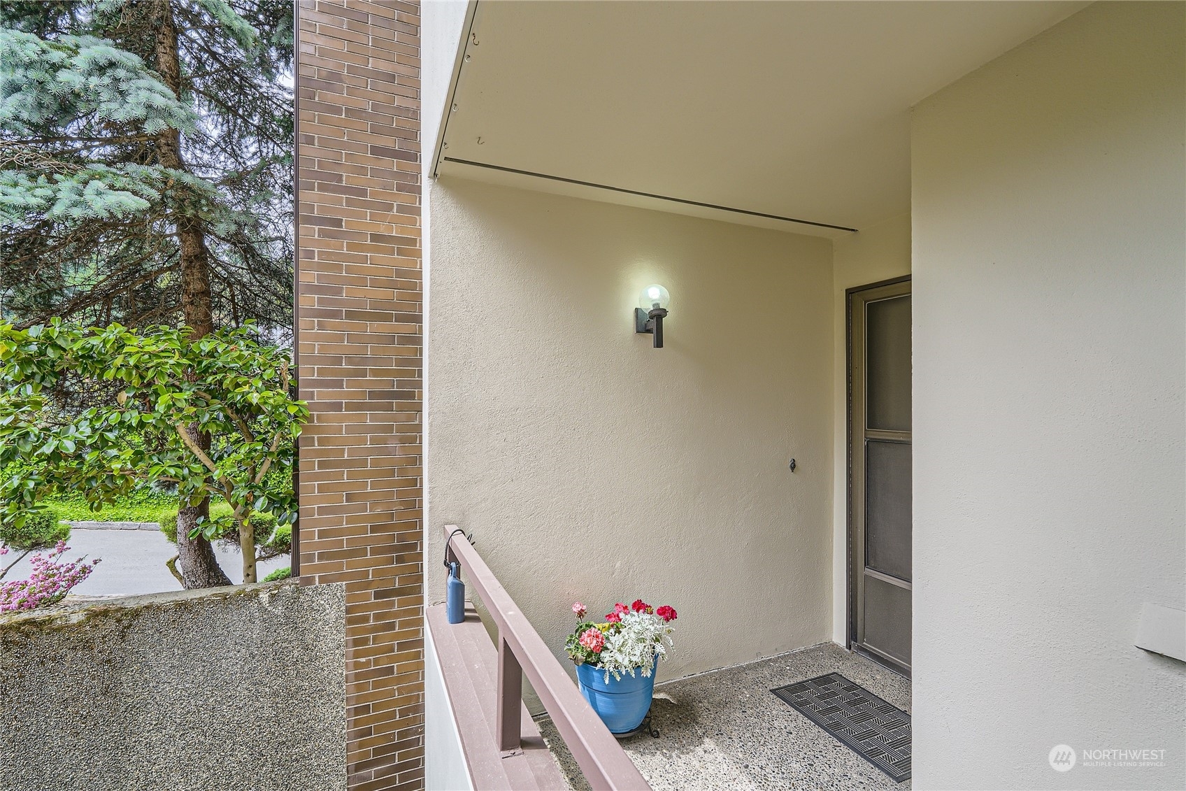 Property Photo: 10923 Glen Acres Drive S B WA 98168