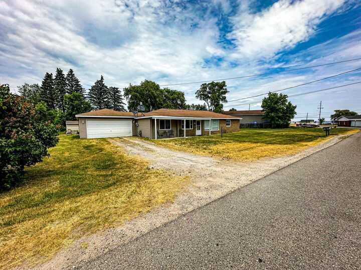 206 Ontario Street  Houghton Lake MI 48629 photo