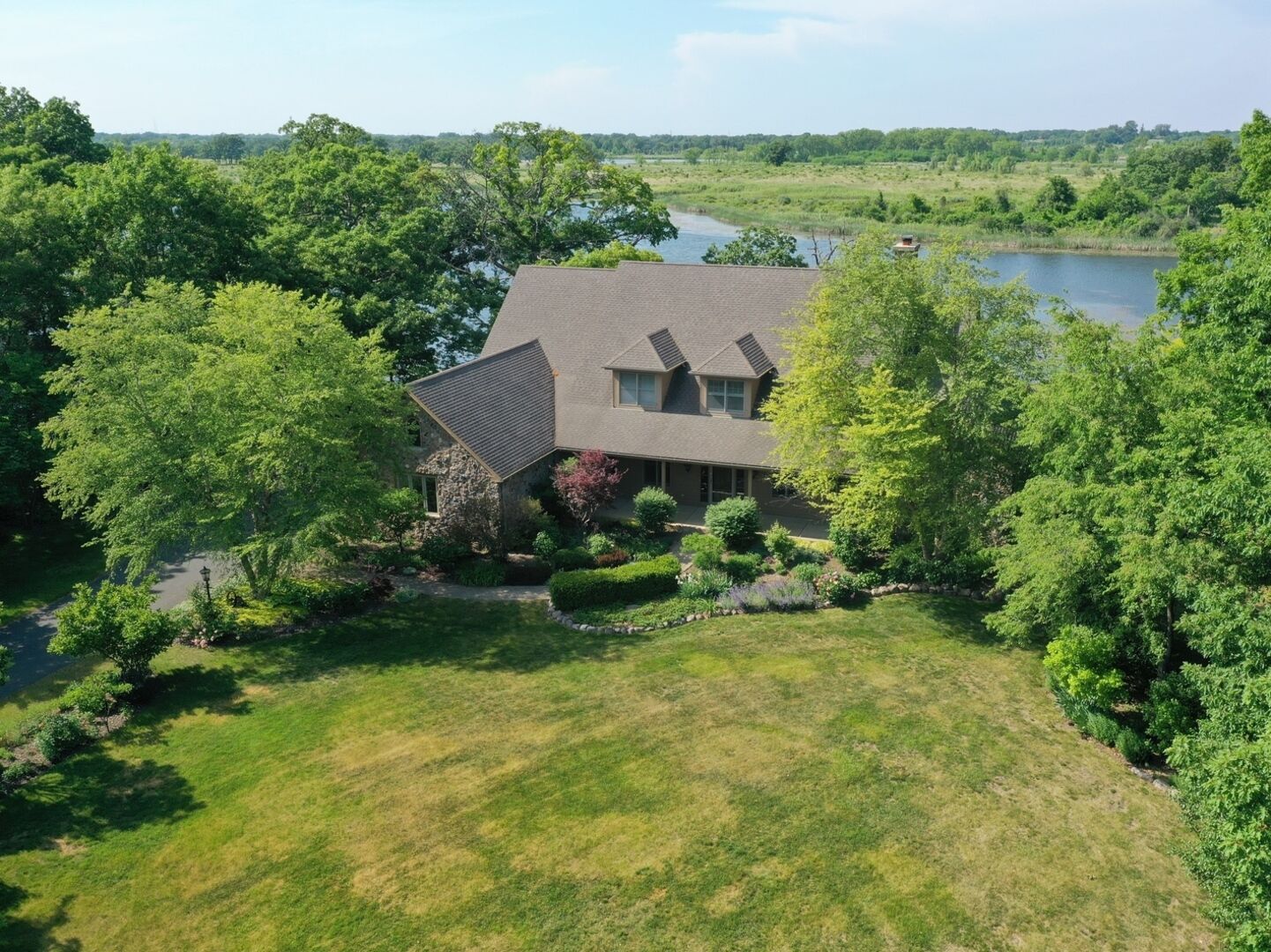 Property Photo: 24020 W Old Oak Drive IL 60060