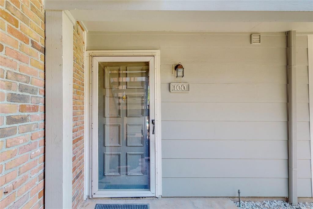 Property Photo: 3206 S Fielder Road 100 TX 76015
