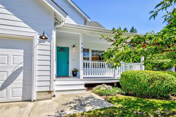 Property Photo:  740 Moji Lane  WA 98110 