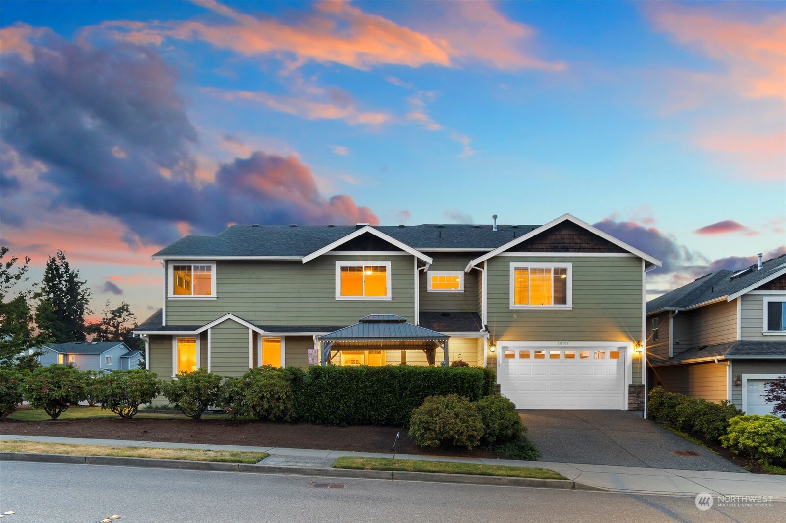 Property Photo:  15531 Admiralty Way 2B  WA 98087 