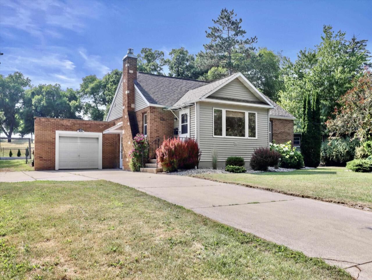 Property Photo: 630 Dearholt Road WI 53711
