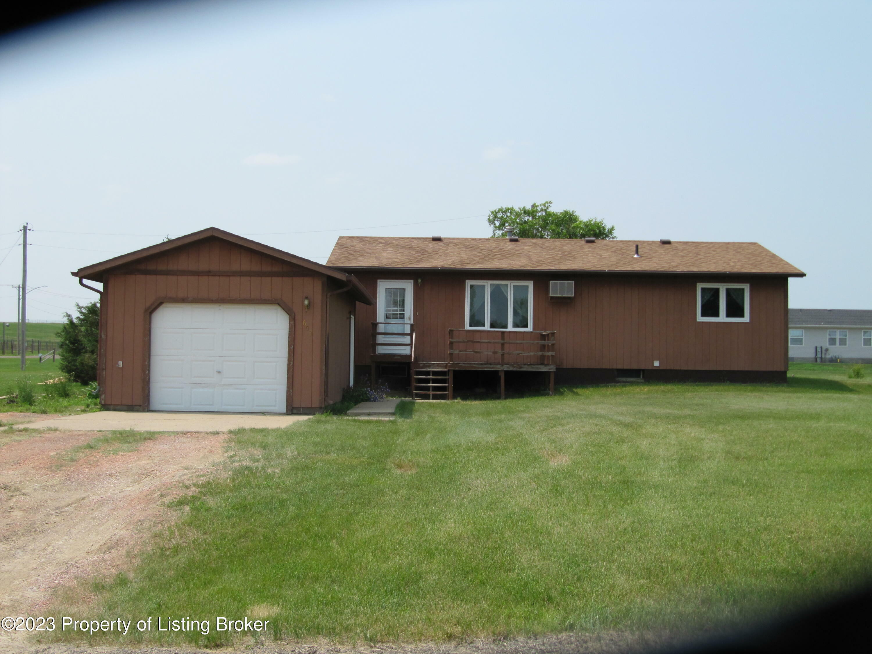 Property Photo:  603 4th Avenue NW  ND 58621 