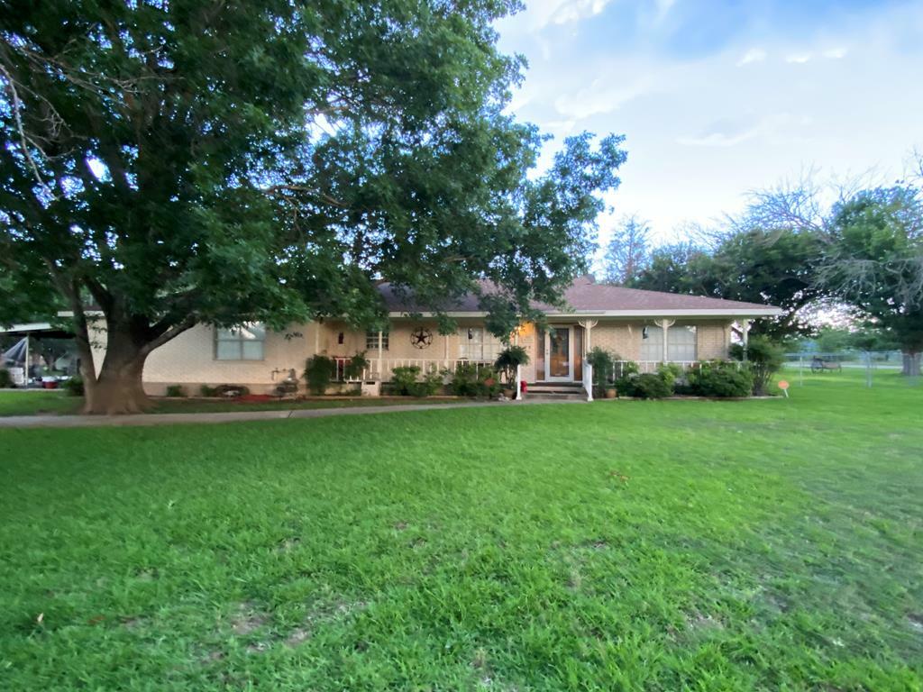 Property Photo:  305 Maple St  TX 78624 