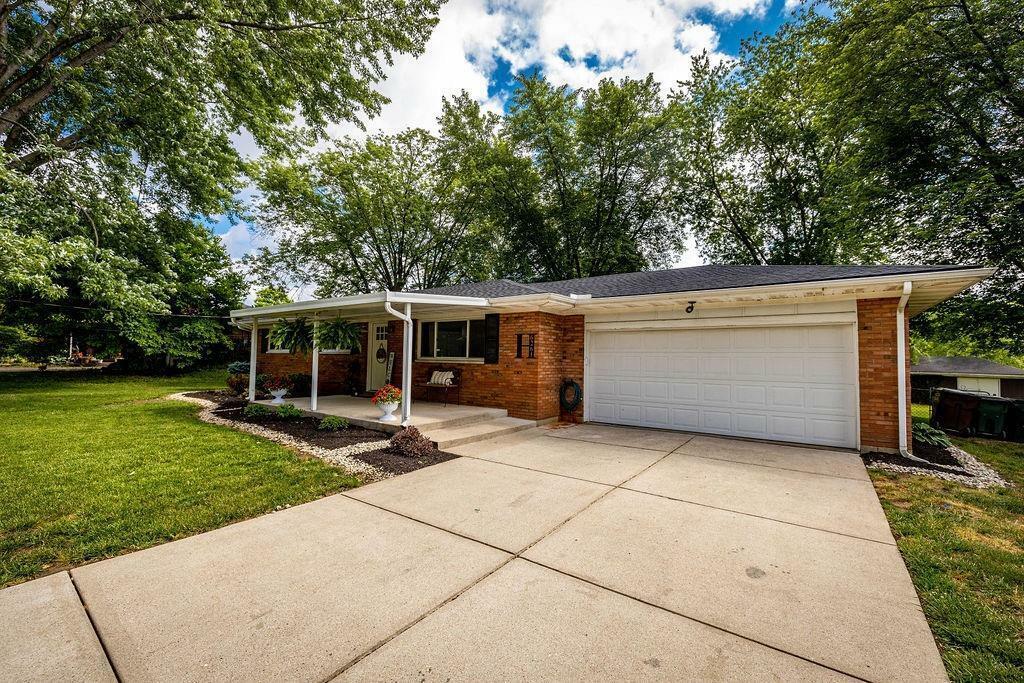 Property Photo: 6261 Todhunter Rd OH 45044