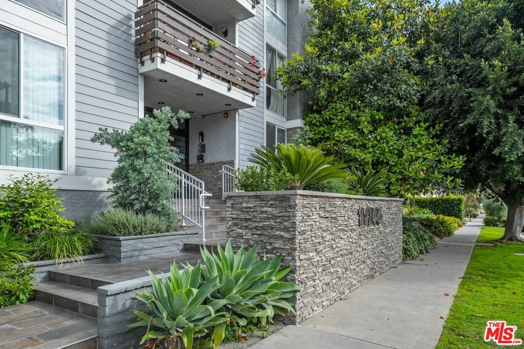 Property Photo:  11706   Montana Ave 311  CA 90049 