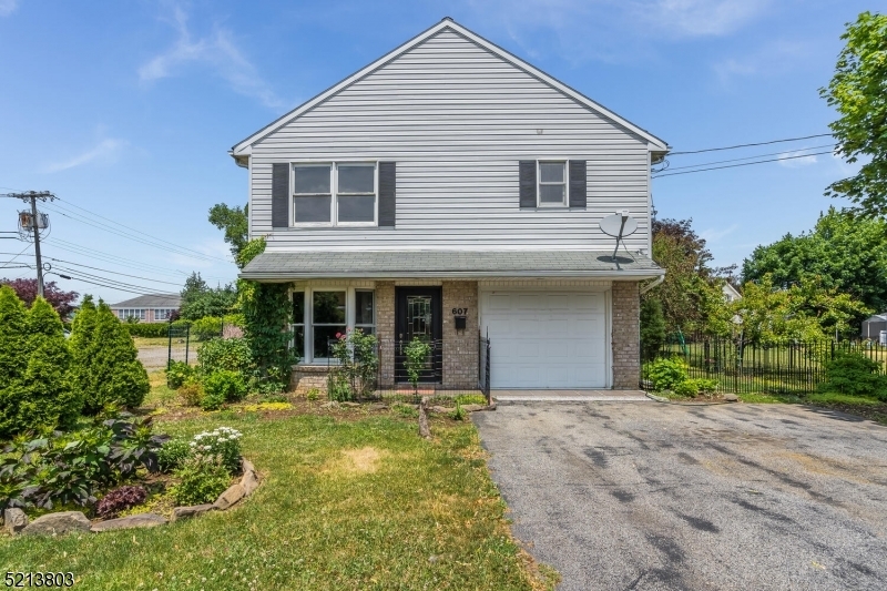 Property Photo:  607 Elder Ave  NJ 08865 