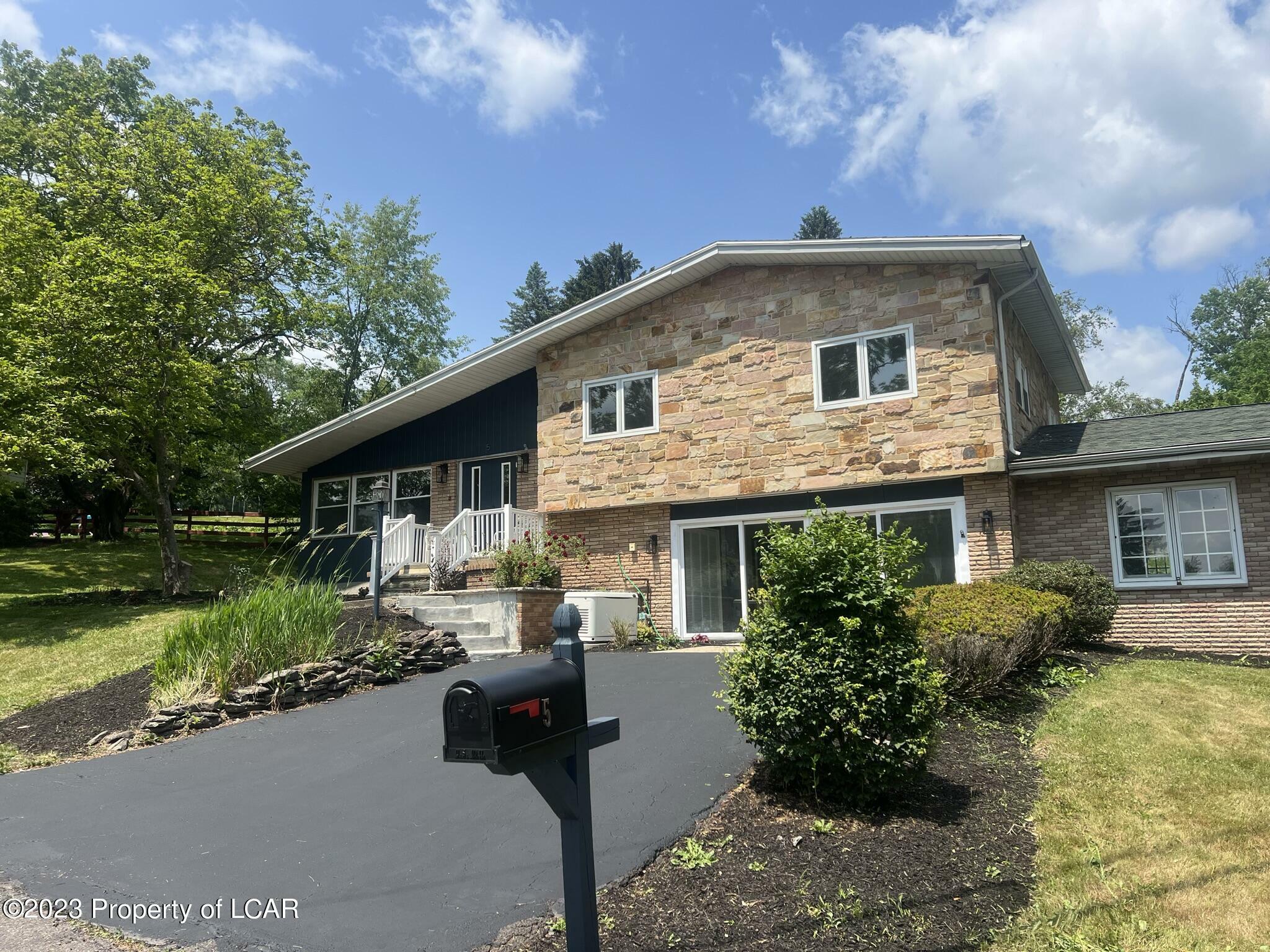 Property Photo:  5 Cloverleaf Drive  PA 18612 