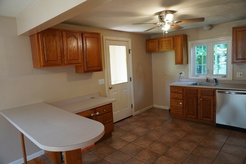 Property Photo: 5 Pocasset Ave MA 01606