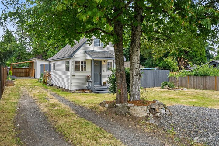 Property Photo:  11038 3rd Avenue S  WA 98168 