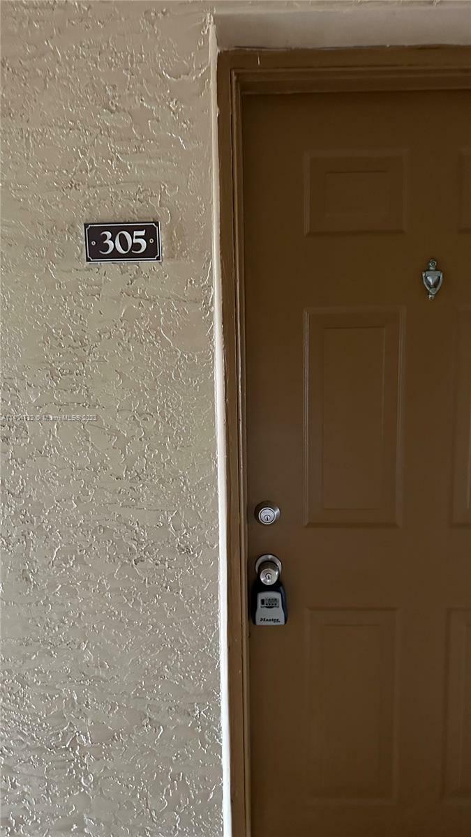 Property Photo:  160 SW 117th Ter 6305  FL 33025 