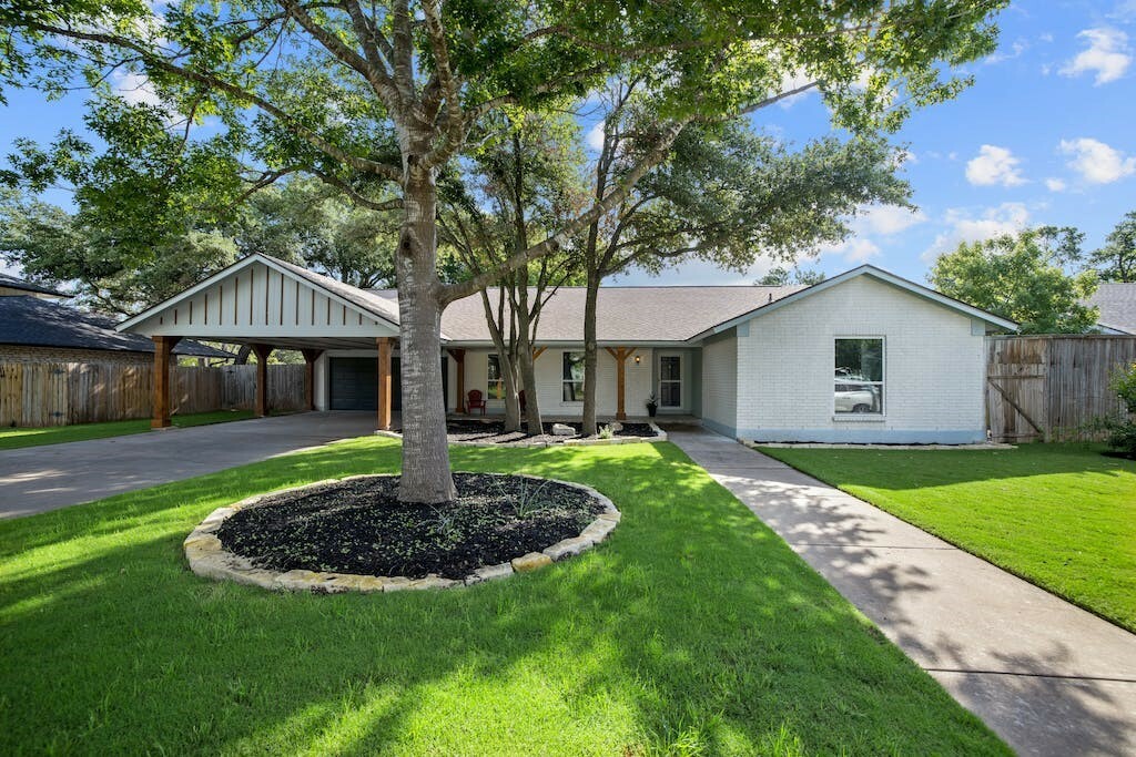 Property Photo:  905 Penny Lane  TX 78681 