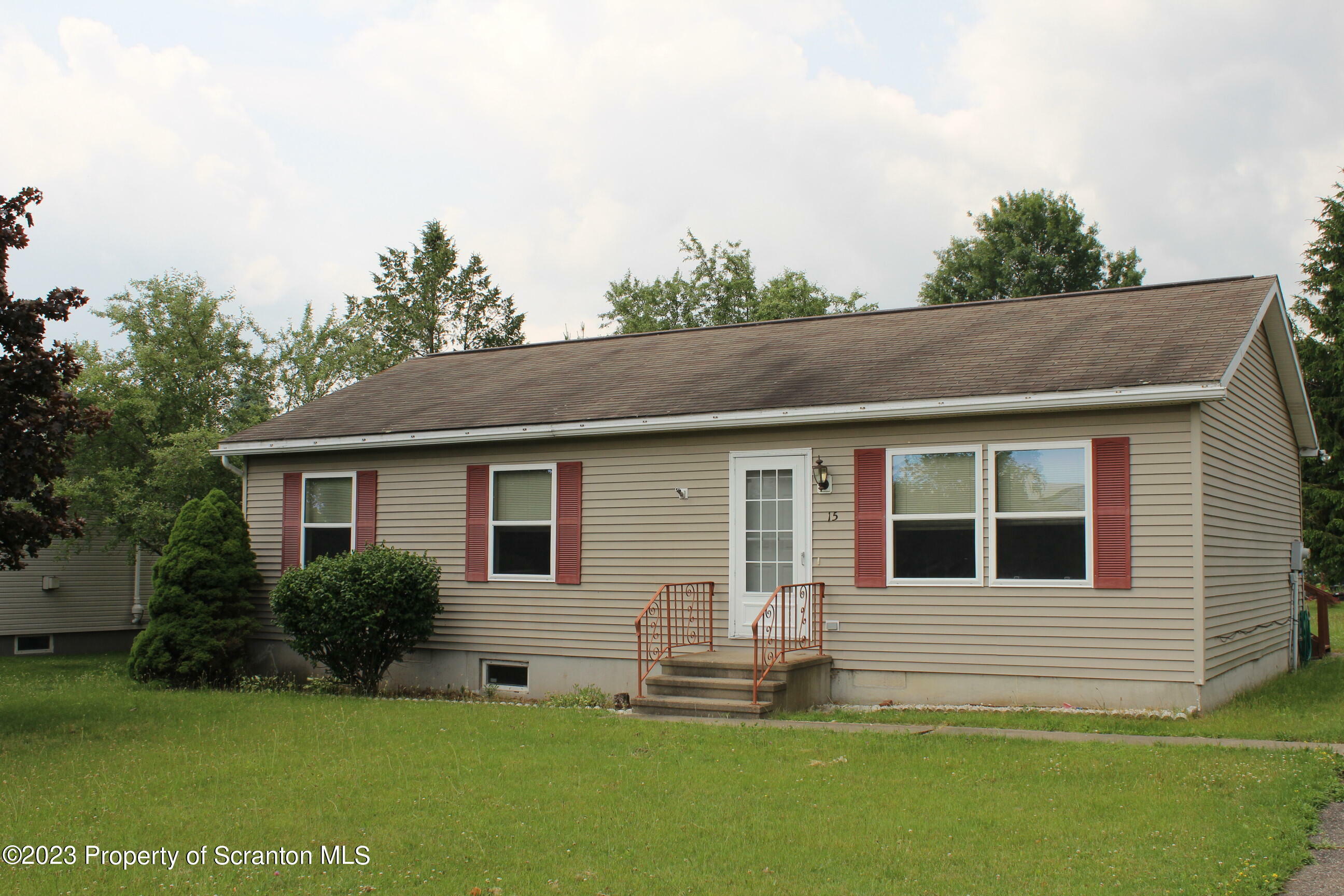 Property Photo:  15 Jeanne Drive  PA 18657 