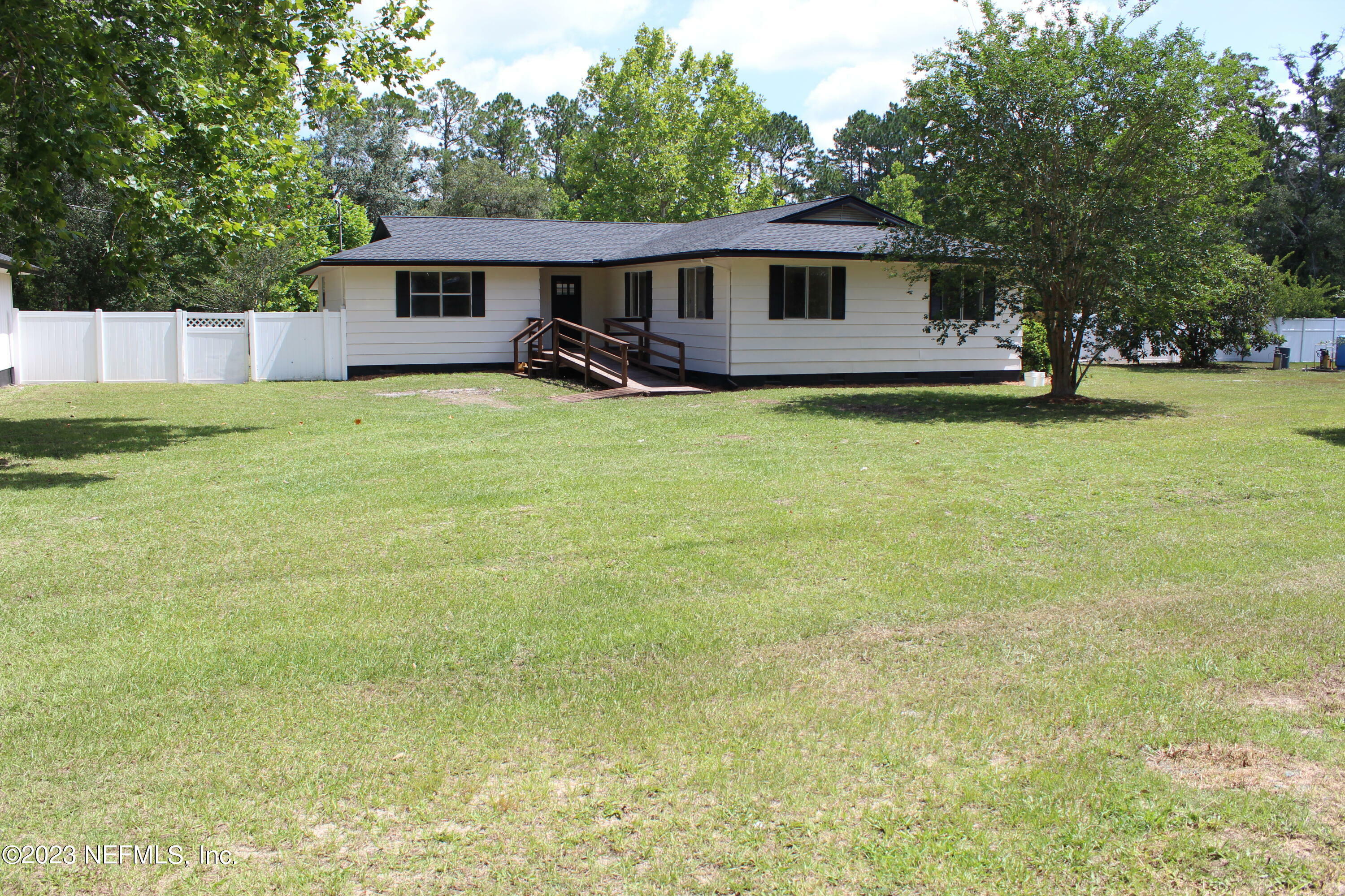 Property Photo: 2456 Viola Street FL 32068