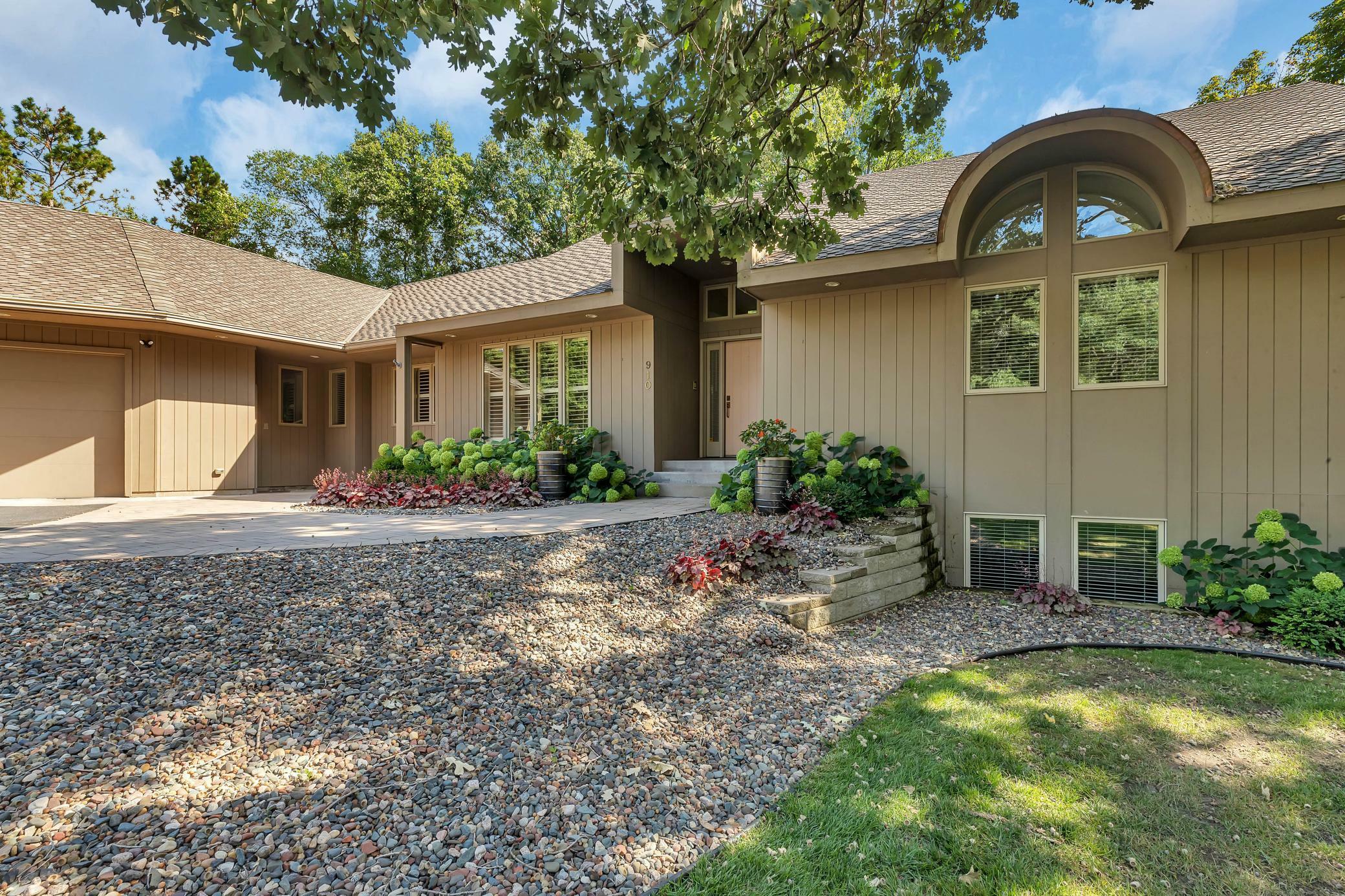 Property Photo:  910 Forest Drive  MN 56303 