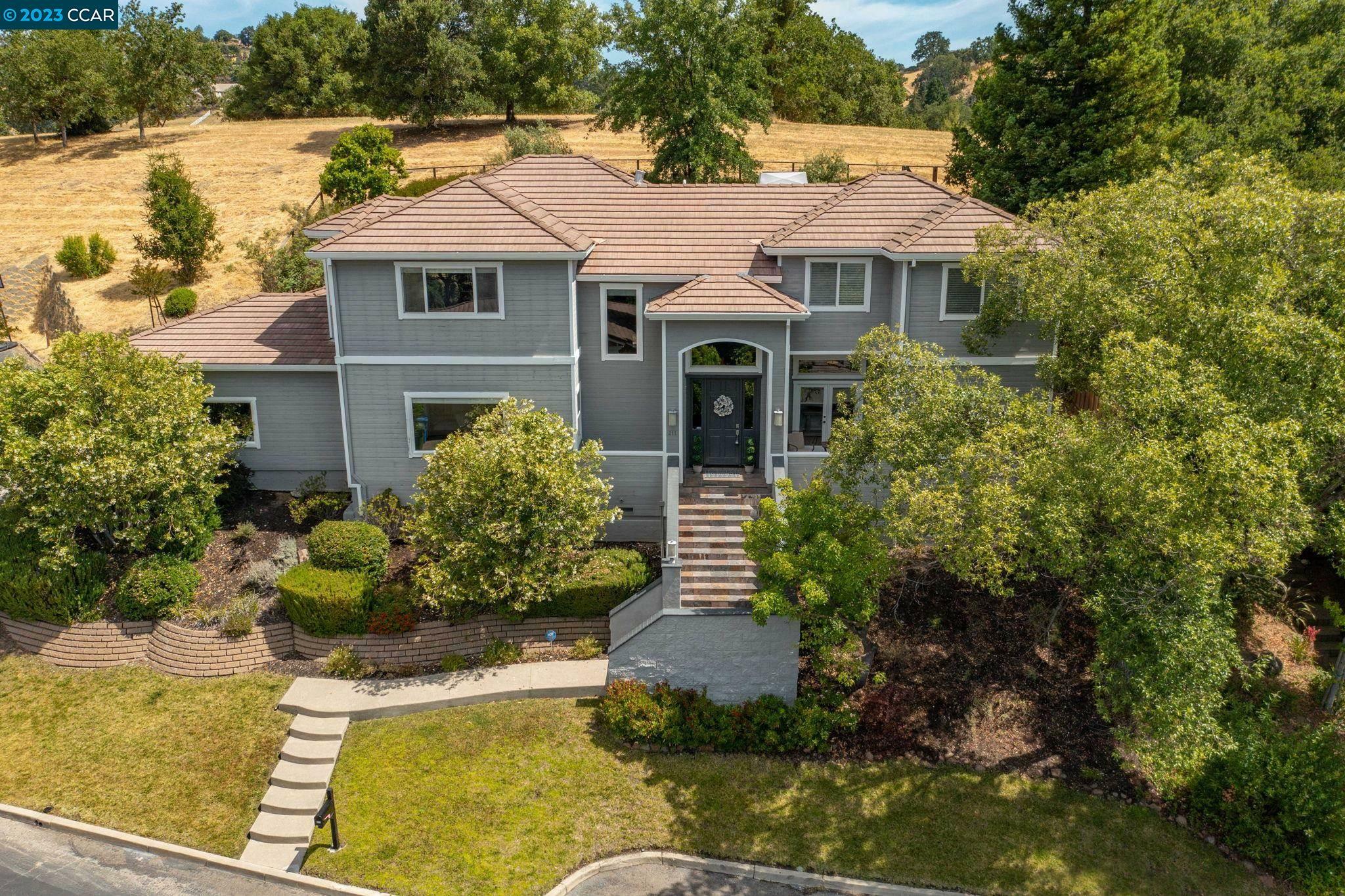 Property Photo: 211 Meadowside Place CA 94526
