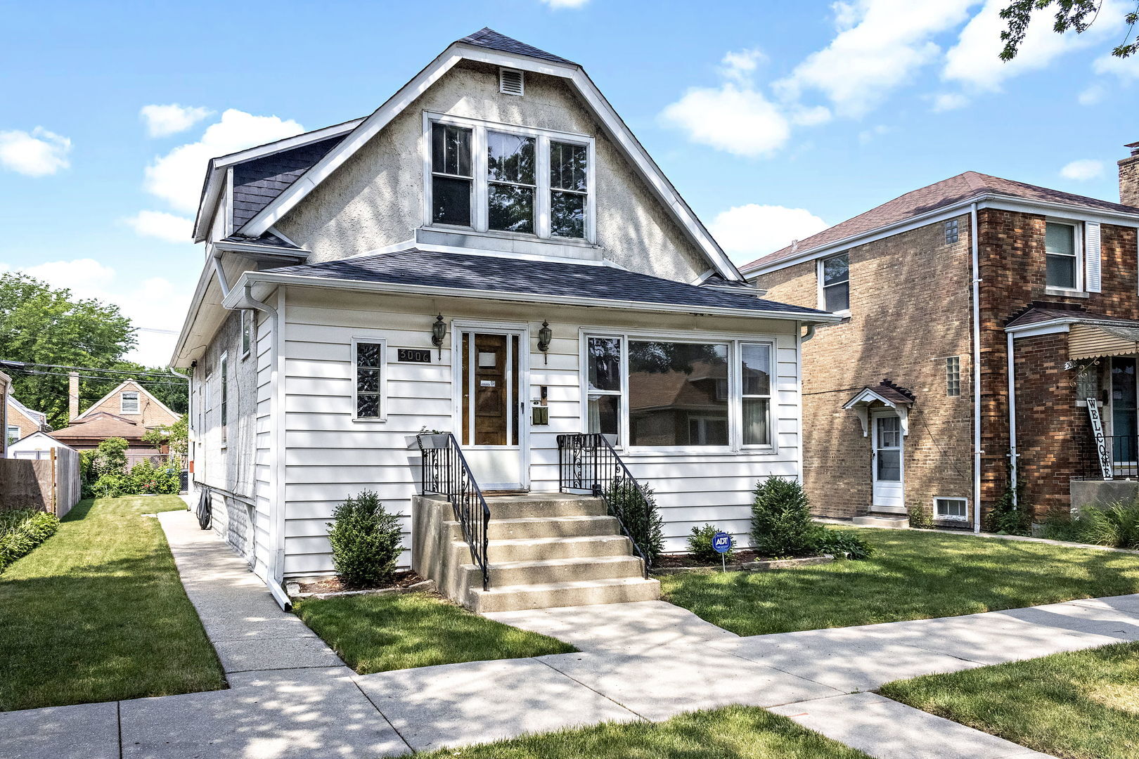 Property Photo: 3006 N Rutherford Avenue IL 60634