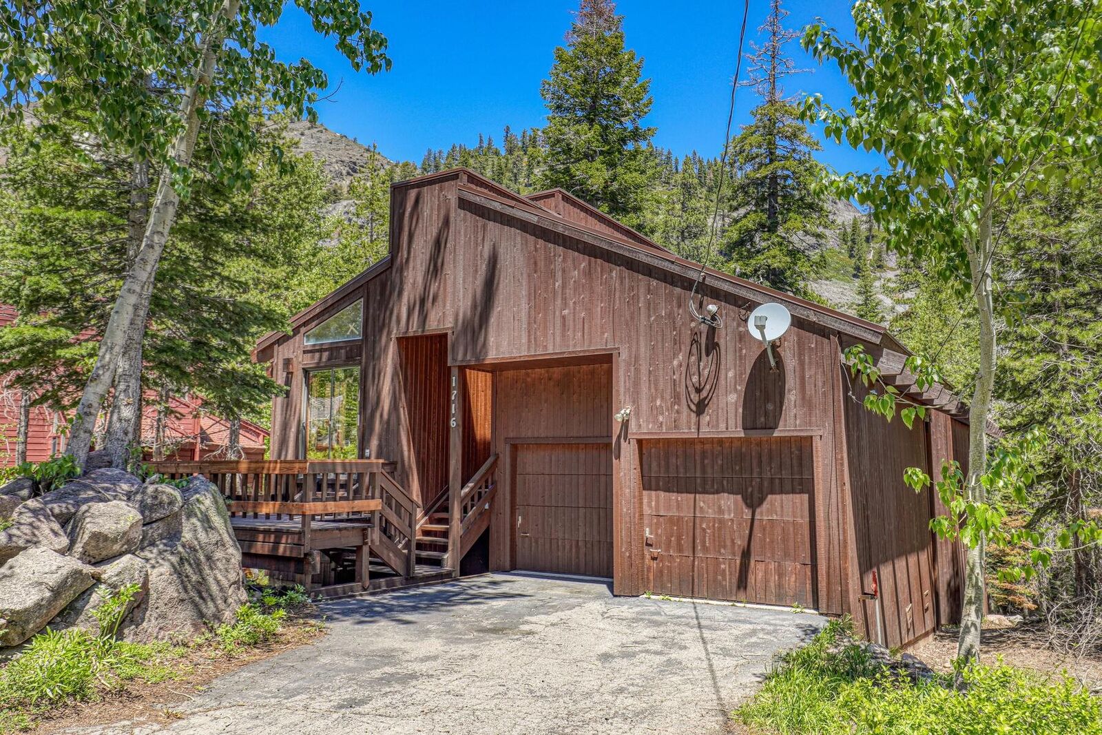 Property Photo:  1716 Trapper Place  CA 96146-9761 