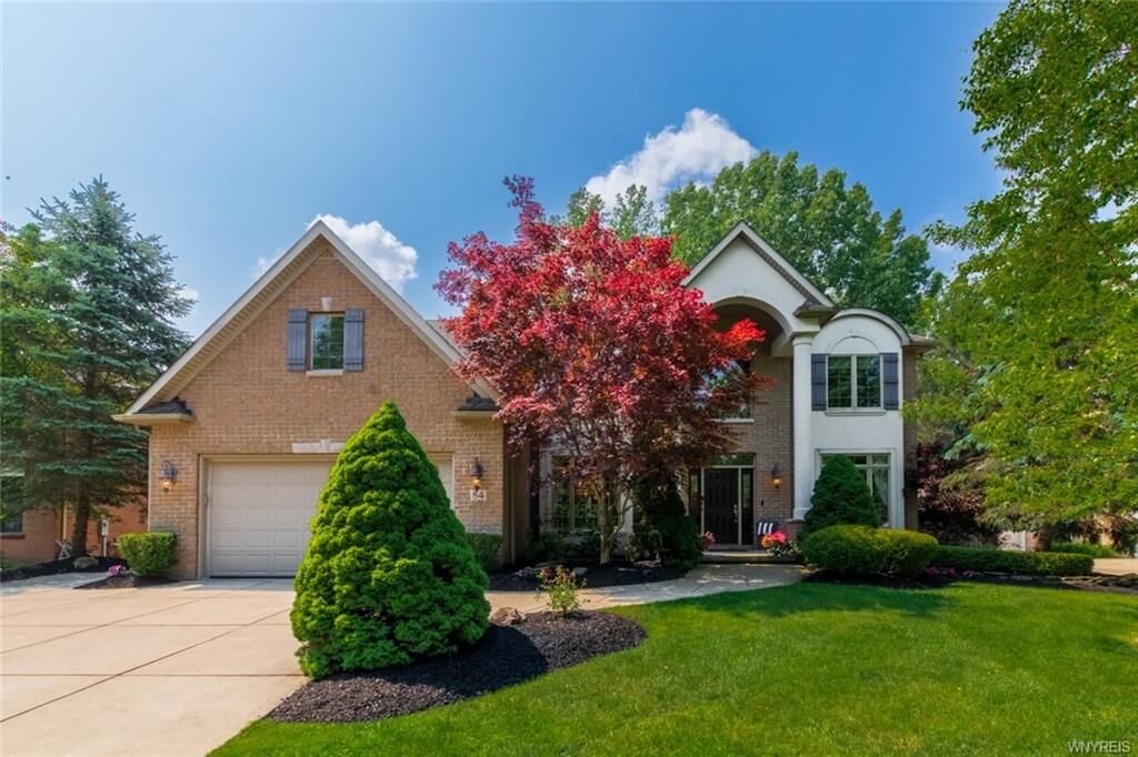 Property Photo:  84 Laurel Lane  NY 14221 