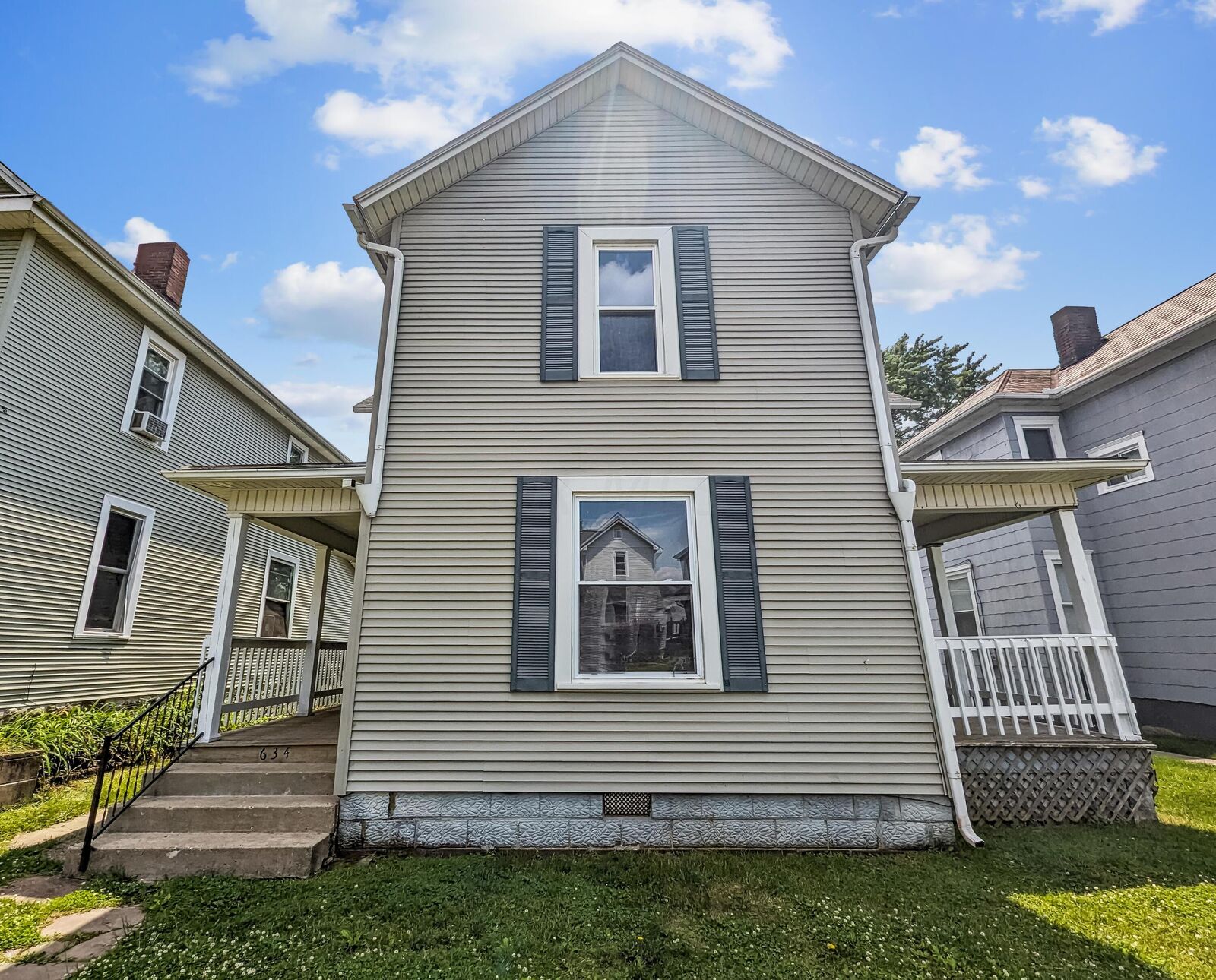 Property Photo: 634 E Chestnut Street OH 43130