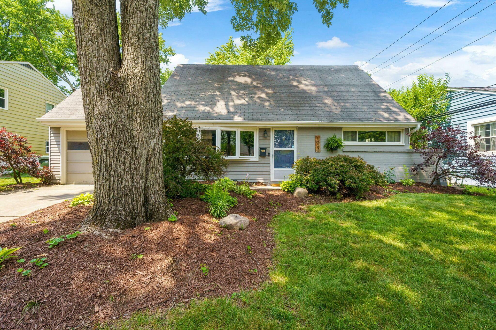 Property Photo:  1060 Caniff Road  OH 43221 