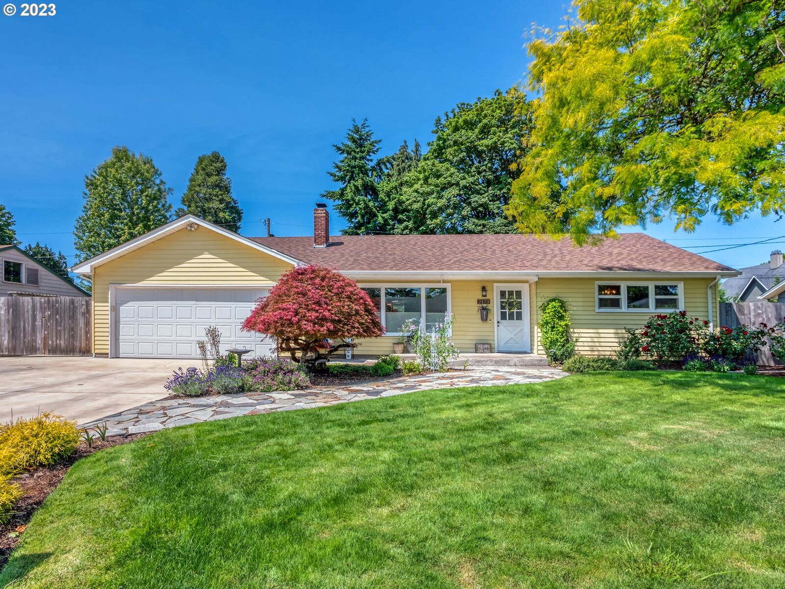 Property Photo: 2173 Sally Way OR 97401