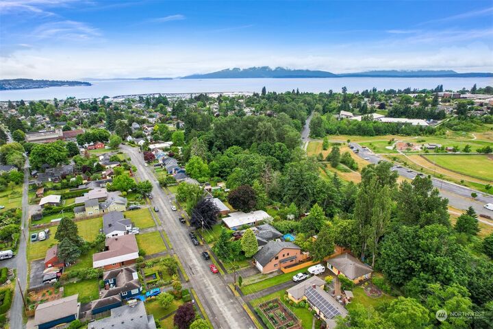 Property Photo: 2819 Lynn Street WA 98225