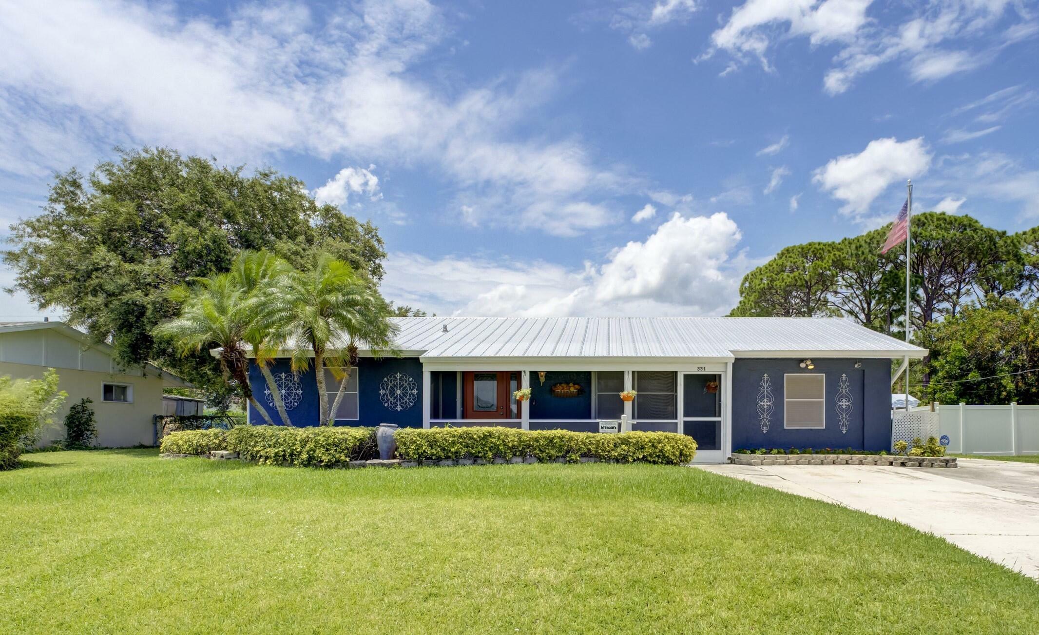 Property Photo:  331 SE Crosspoint Drive  FL 34983 