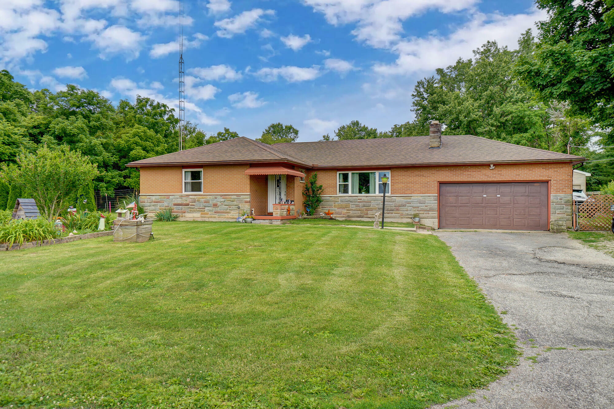 Property Photo:  2821 Dayton-Springfield Road  OH 45506 