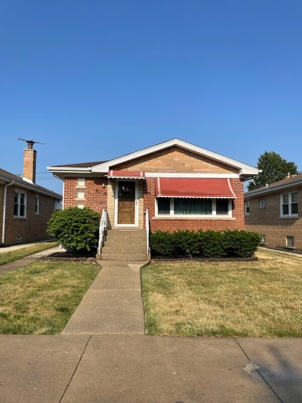 Property Photo: 7509 N Oconto Avenue IL 60631