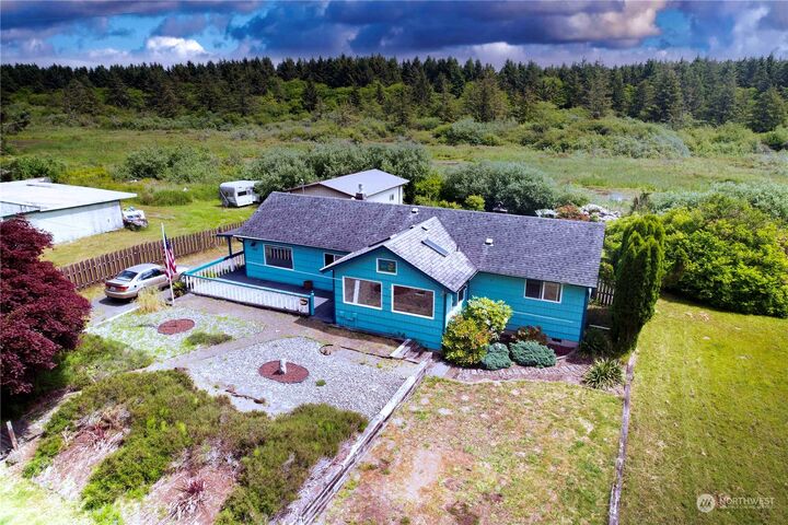 Home for sale in Hoquiam 208 Oyehut Road, Hoquiam, WA 98550