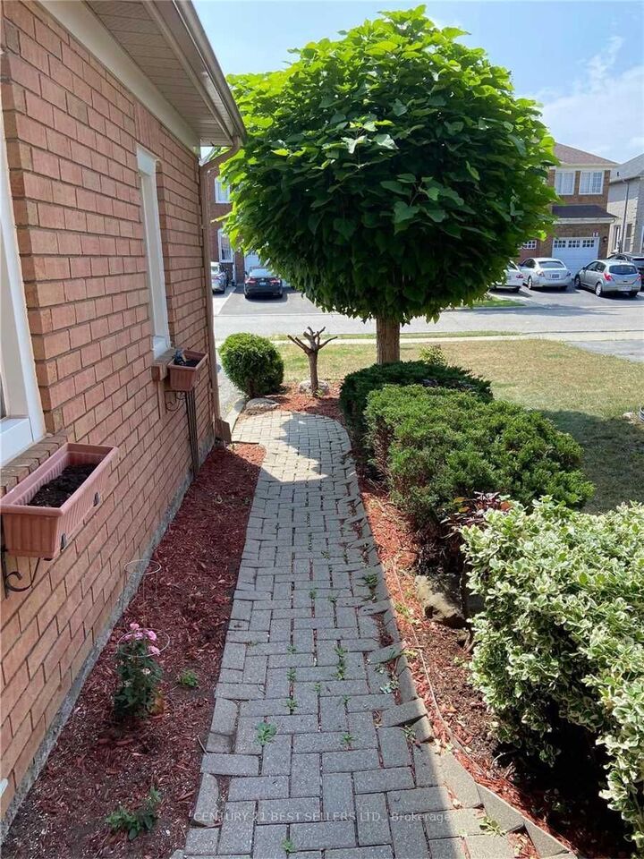 Property Photo: 25 Dusty Star Rd ON L6R 1Y2