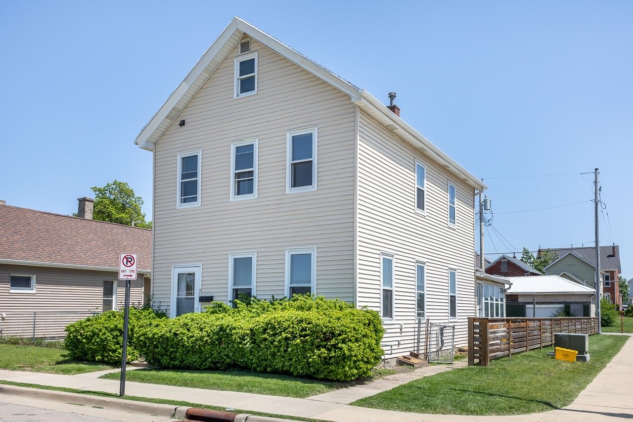 Property Photo:  518 Lincoln Avenue  IA 52001 