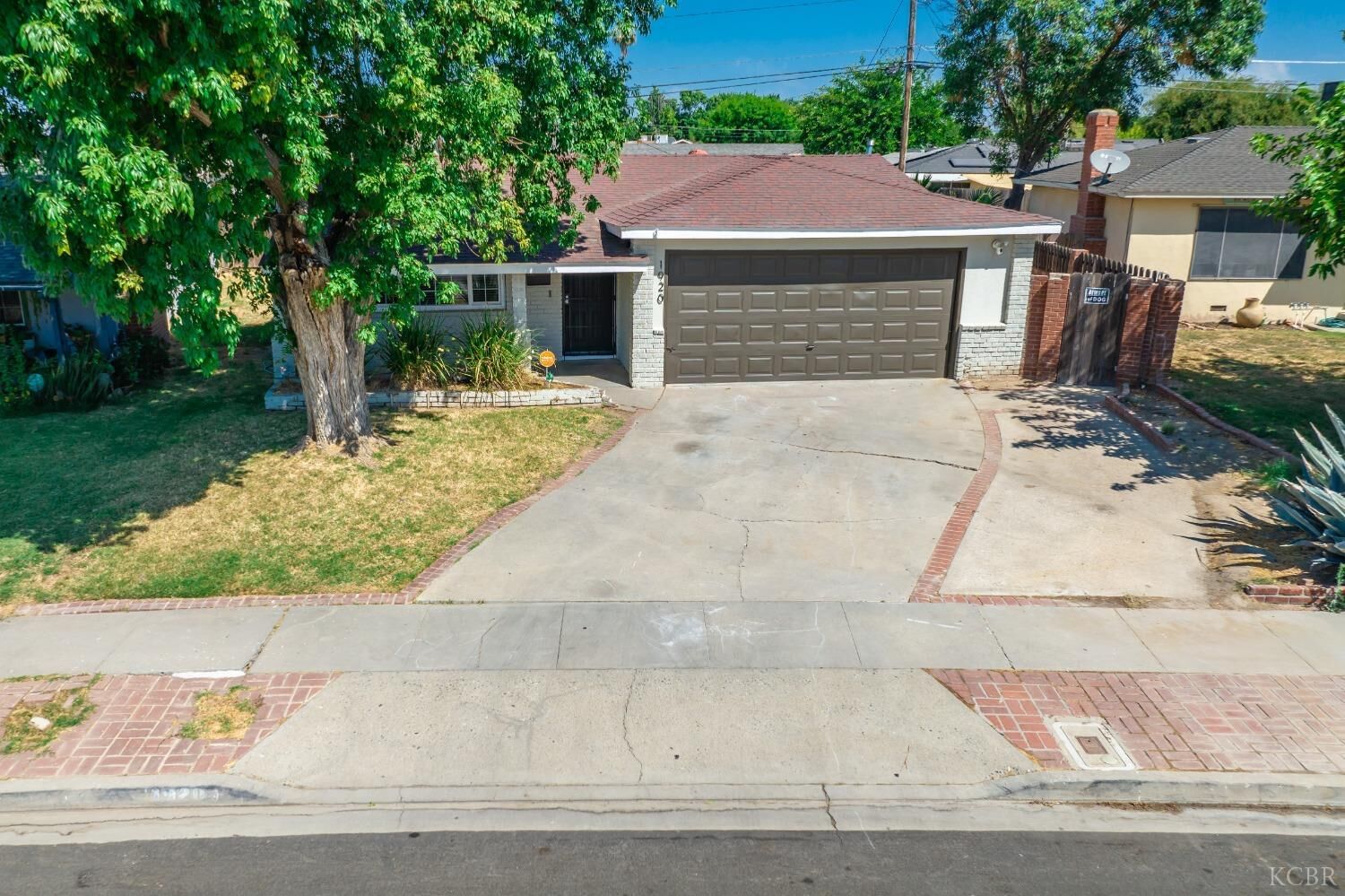 Property Photo: 1920 N Waukena Way CA 93230