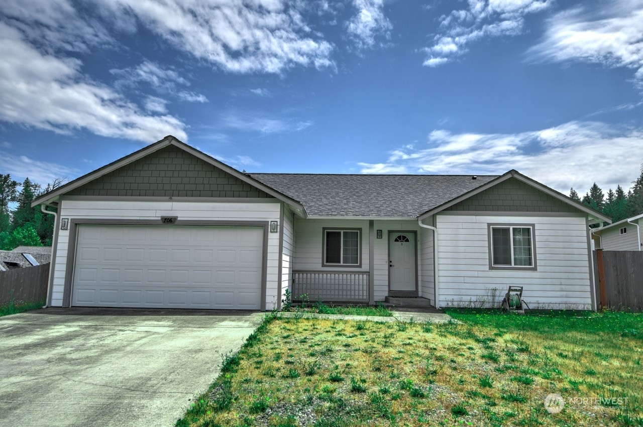 Property Photo:  706 Myers Street SE  WA 98576 