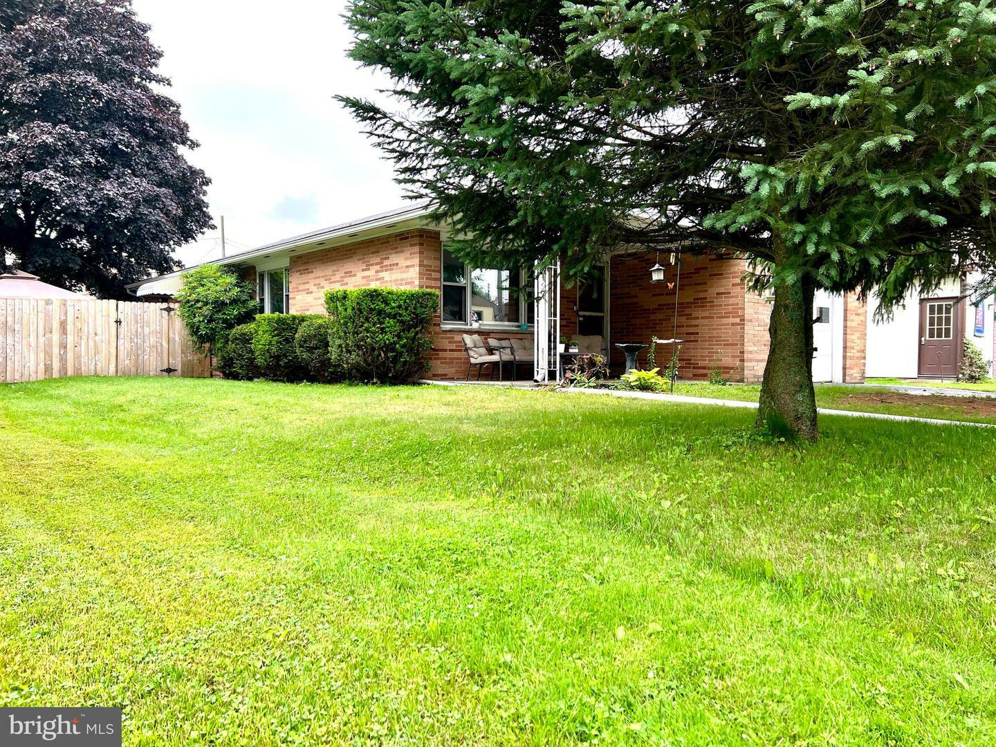 Property Photo:  4 E Maple Street  PA 18254 