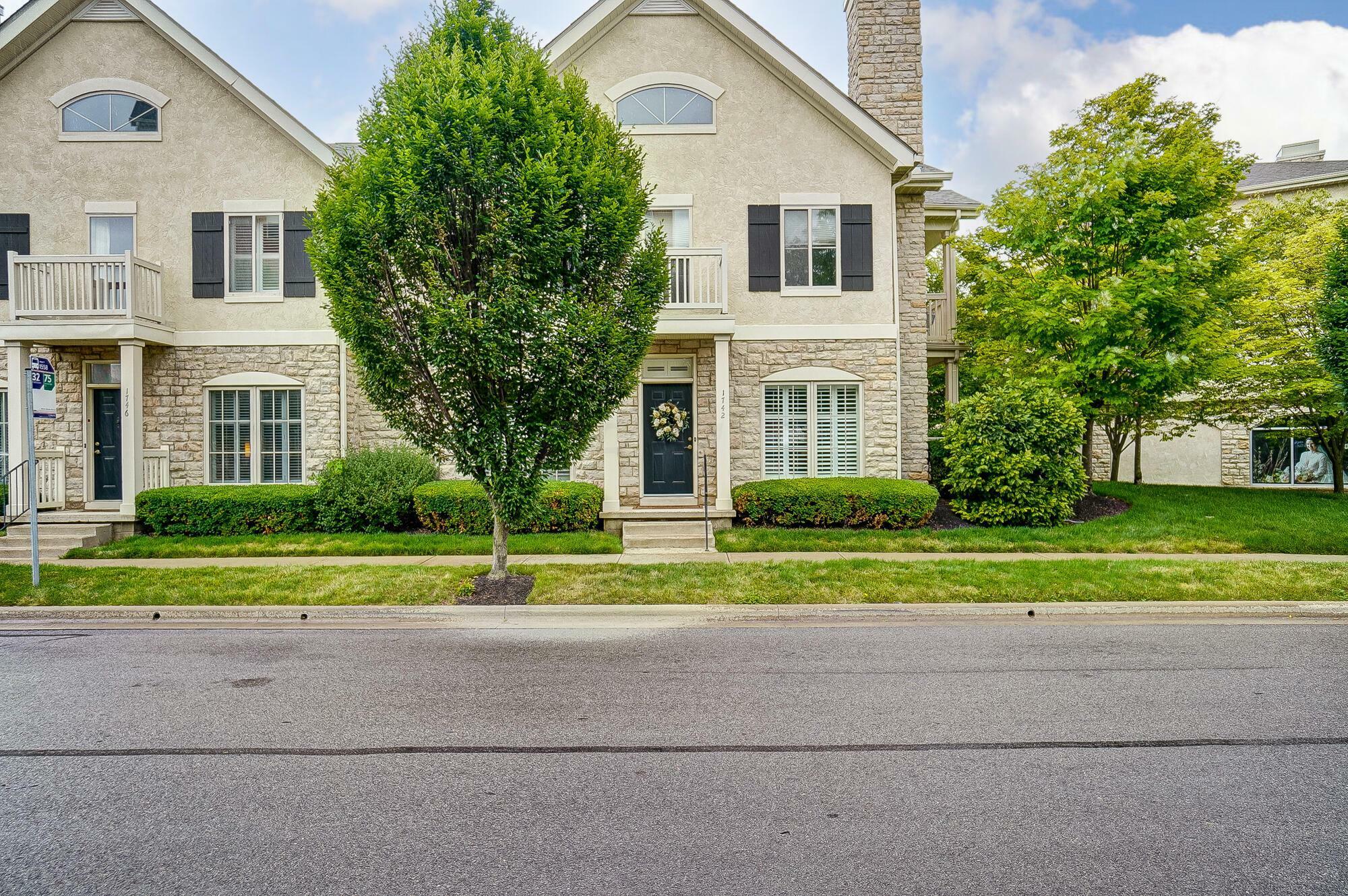 Property Photo: 1742 Ridgecliff Road OH 43221