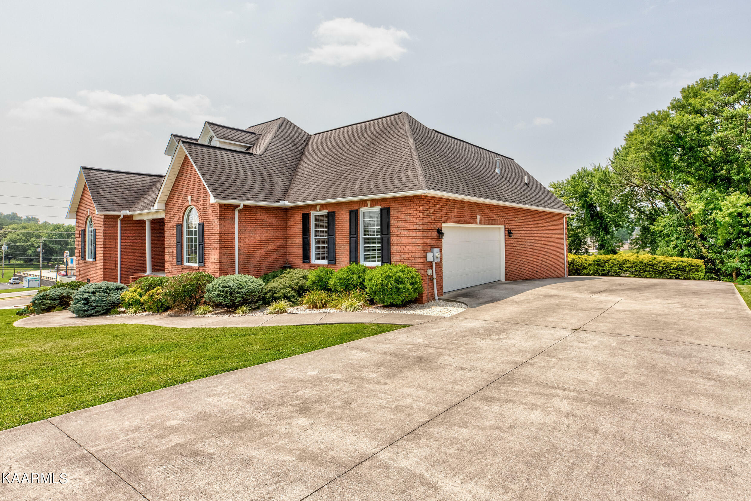 Property Photo:  111 Colonial Heights  TN 37766 
