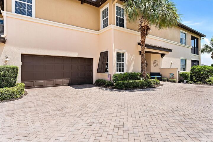 Property Photo:  1129 Riverscape Street B  FL 34208